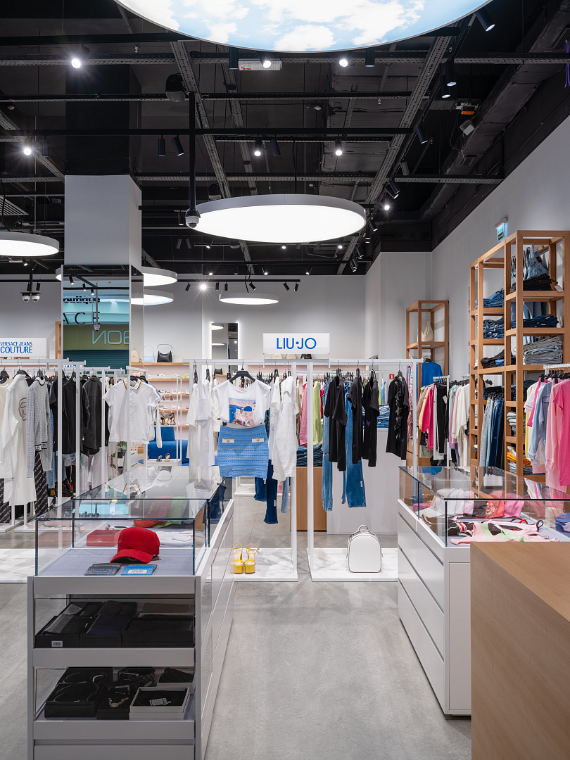 Grande Boutique SPACE by PROJECT architectural bureau