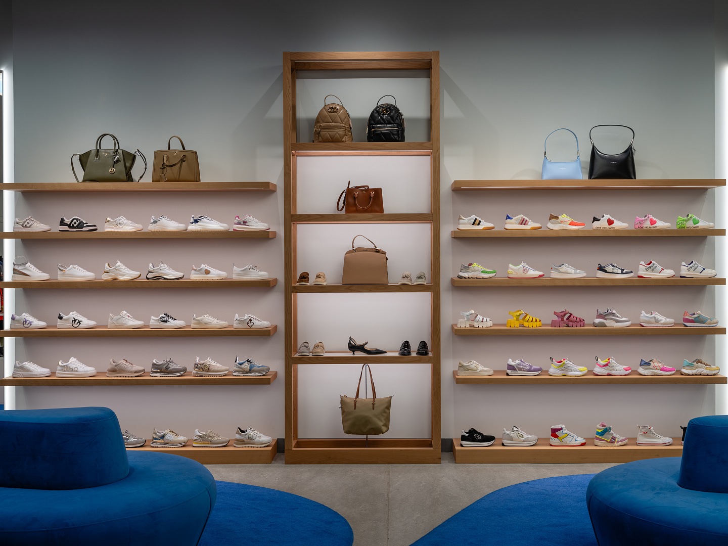 Grande Boutique SPACE by PROJECT architectural bureau