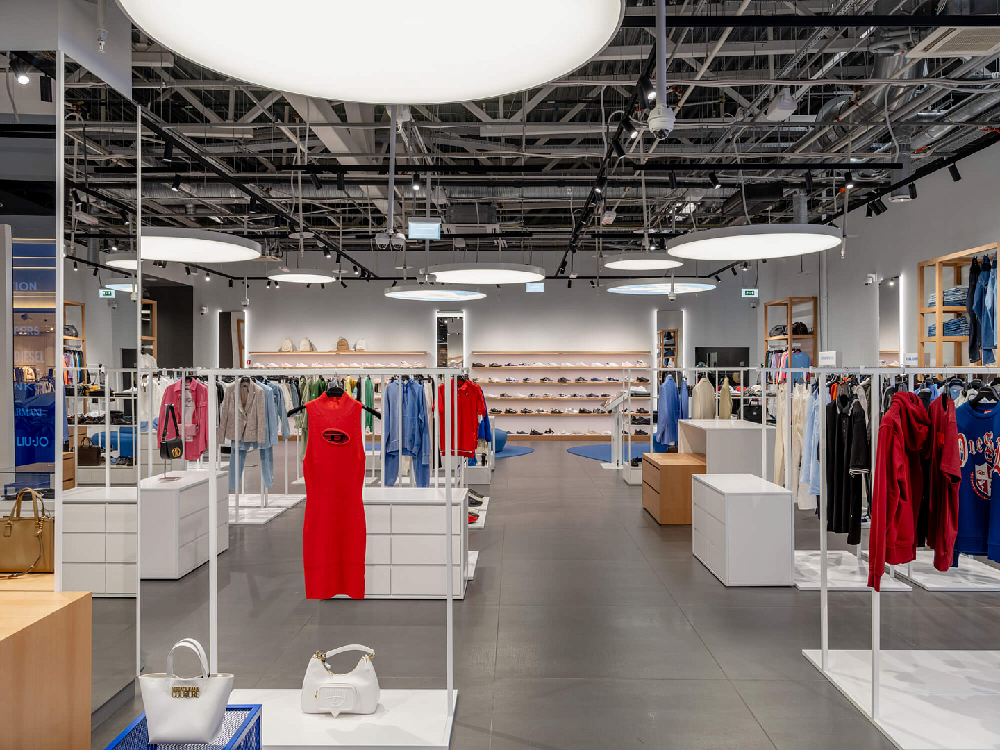 Grande Boutique SPACE by PROJECT architectural bureau interior design