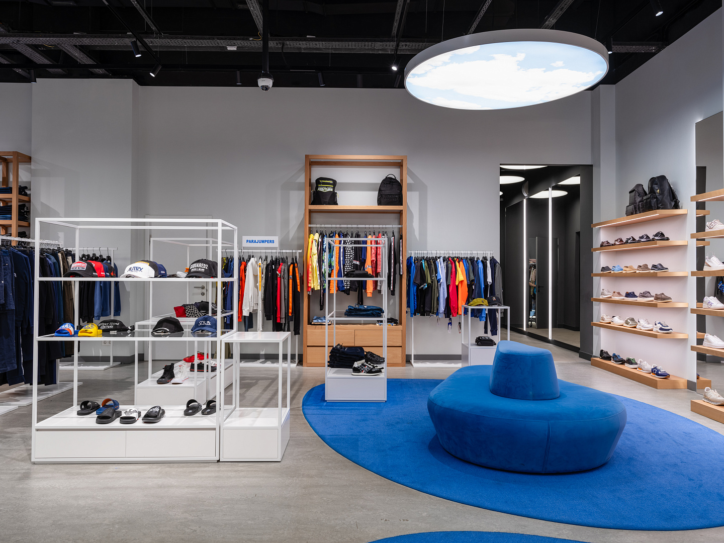 Grande Boutique SPACE by PROJECT architectural bureau