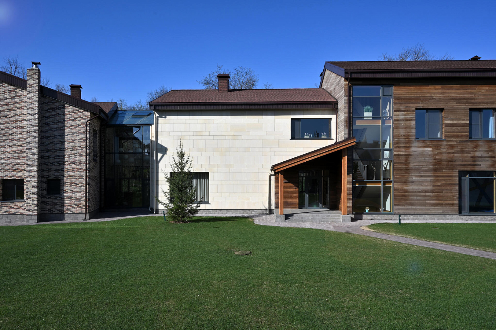 Private Villa by PROJECT architectural bureau