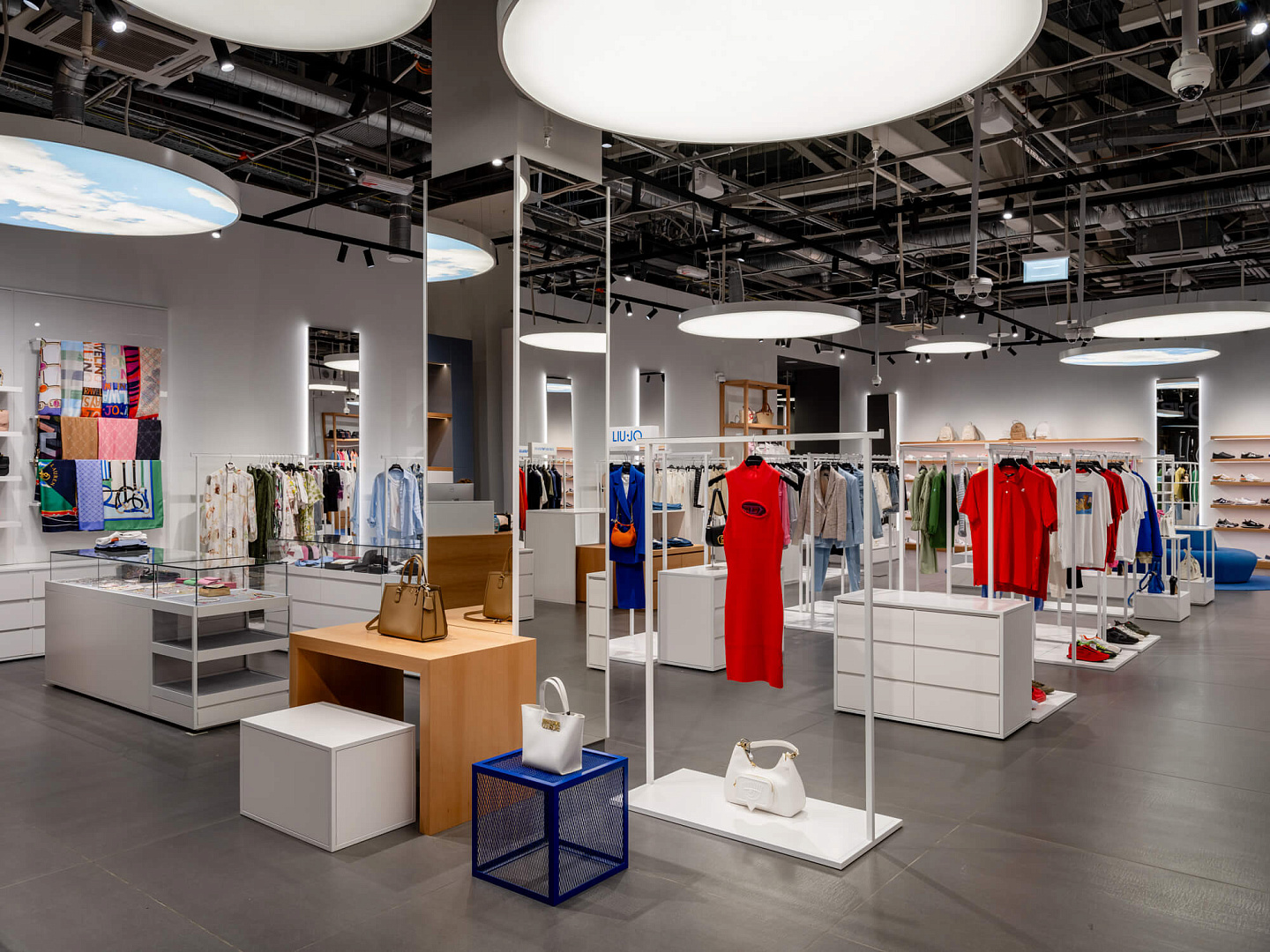 Grande Boutique SPACE by PROJECT architectural bureau interior design